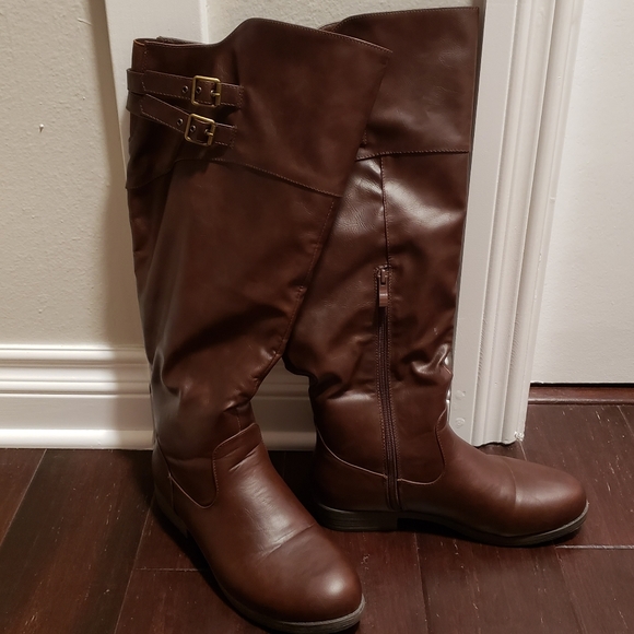 Wide Calf Tori boots from Journee Collection - Picture 4 of 4